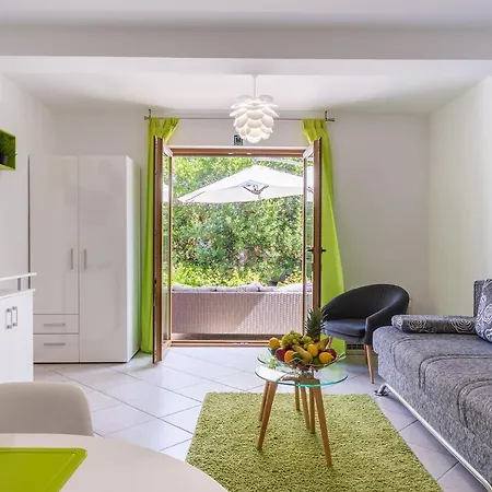 Downtown Dorian And Nadia Apartmán *