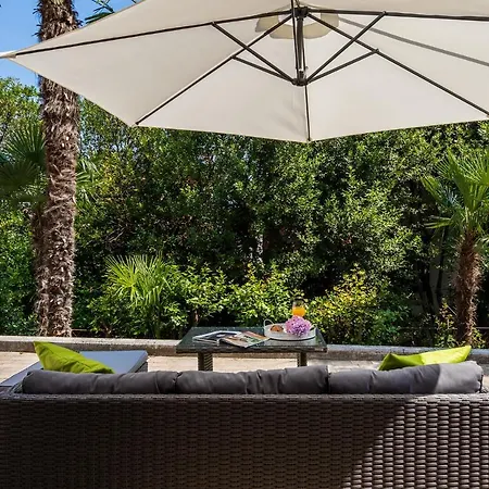 Downtown Dorian And Nadia *