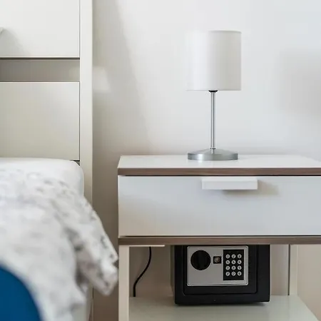 Downtown Dorian And Nadia Опатія