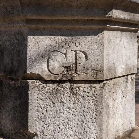 Апартаменти Downtown Dorian And Nadia