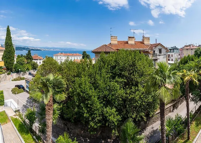 Downtown Dorian And Nadia *