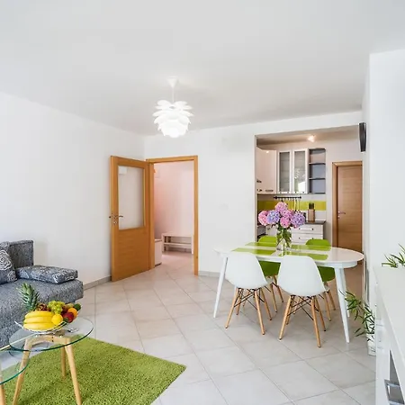 Apartment Downtown Dorian And Nadia *