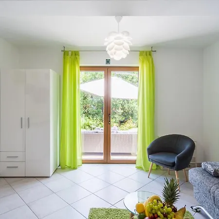 Downtown Dorian And Nadia *