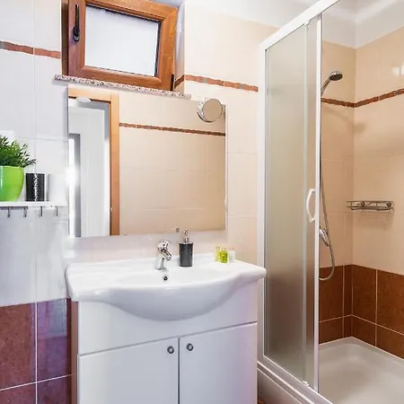 Downtown Dorian And Nadia Apartment