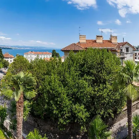 Downtown Dorian And Nadia *