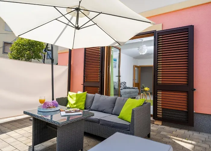 Downtown Dorian And Nadia أوباتيا