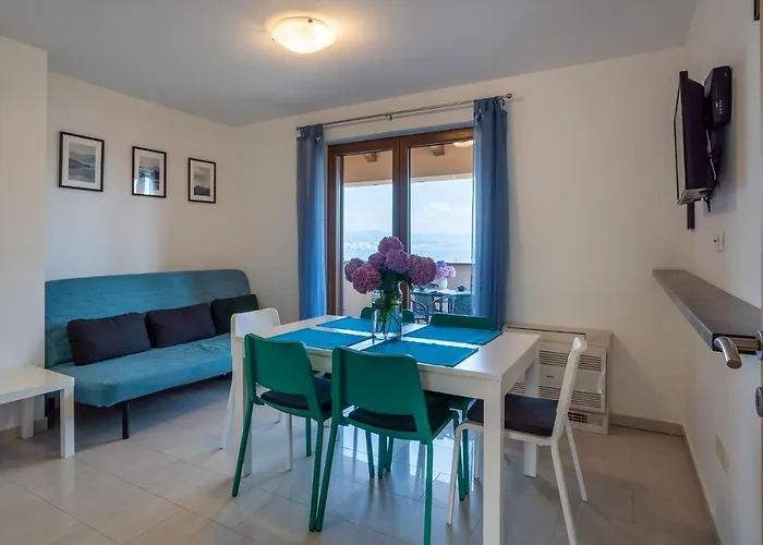 Downtown Dorian And Nadia * أوباتيا