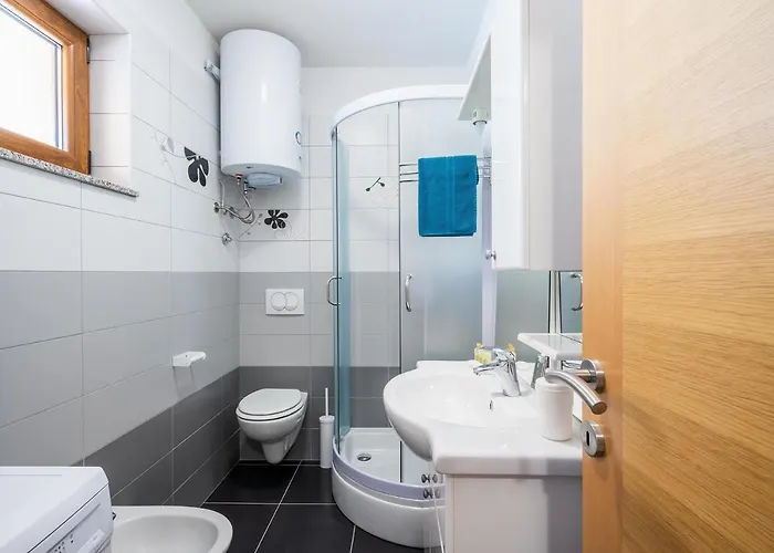 Downtown Dorian And Nadia *