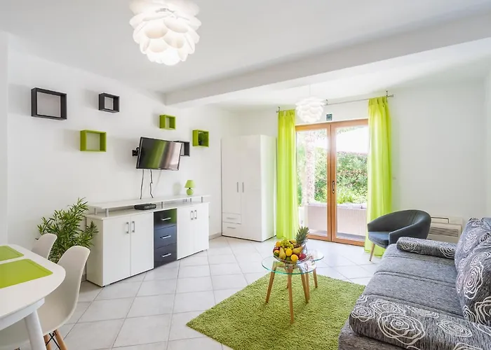 Downtown Dorian And Nadia *