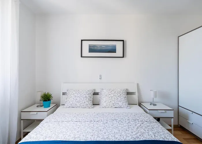 Downtown Dorian And Nadia *