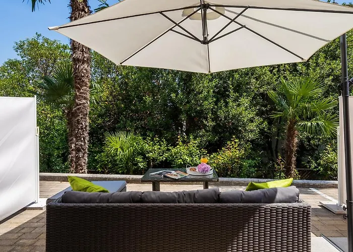 Downtown Dorian And Nadia *