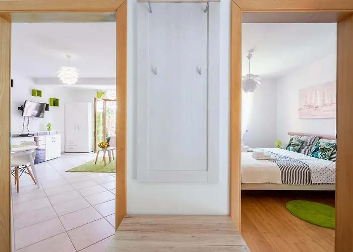 Downtown Dorian And Nadia *